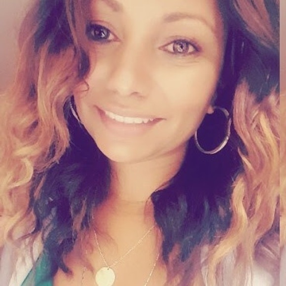 Meet your Posher, Tiara - Picture 1 of 3